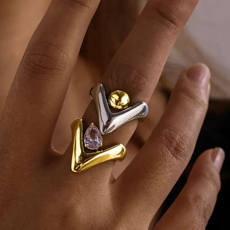 Δαχτυλίδι επιχρυσωμένο ατσάλι τρίγωνο με zircon - R217